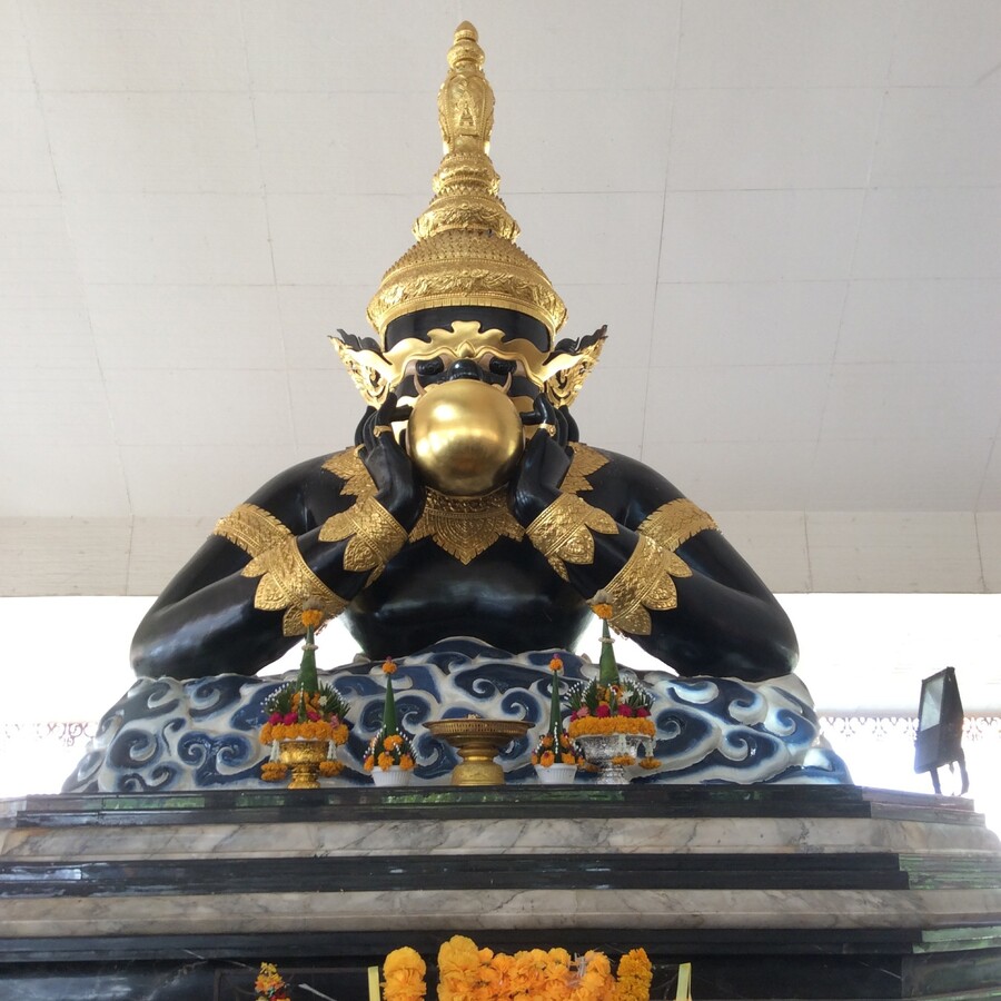วัดศรีษะทอง จ.นครปฐม ไหว้พระราหู แก้ปีชง กลับร้ายกลายดี
