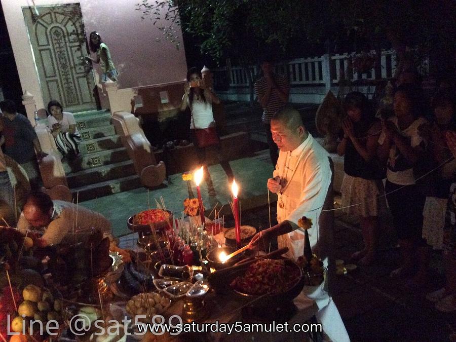 รูปที่ 4 — ภาพปลุกเสกกุมารสี่หน้าเก้าตา อาจารย์สุบิน วันที่ 8 ก.ค. 57