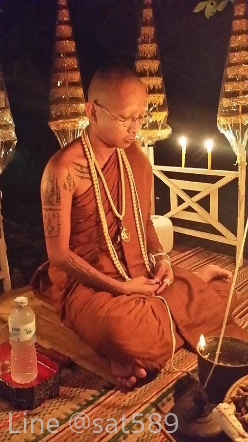 พระอาจารย์แว่น ปลุกเสกวัตถุมงคลทางด้านเสน่ห์ ในฤกษ์จันทร์ซ้อนจันทร์