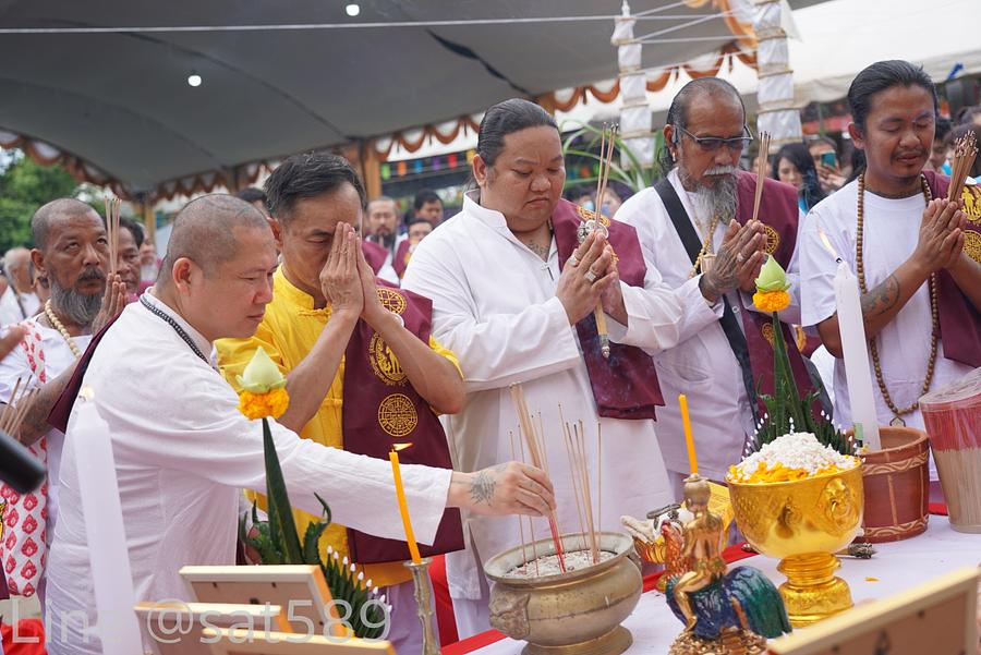 รูปที่ 14 — 1/8/63 พิธีพุทธาภิเษก ไอ้ไข่ปลดหนี้ วัดสนธิ์ จ.นครศรีธรรมราช