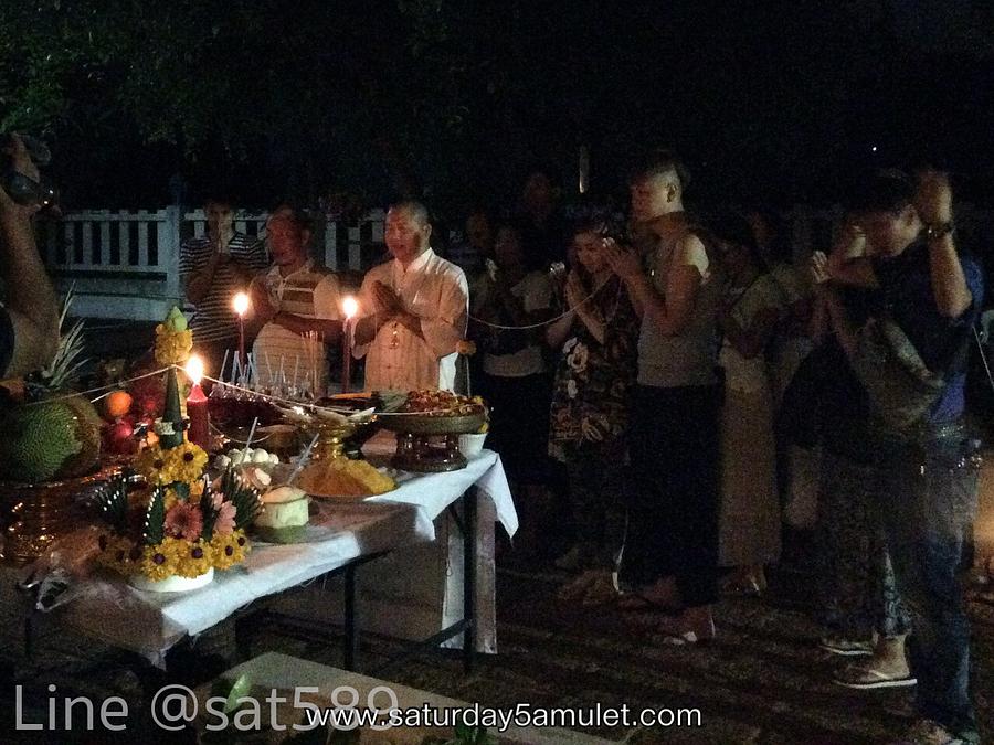 รูปที่ 3 — ภาพปลุกเสกกุมารสี่หน้าเก้าตา อาจารย์สุบิน วันที่ 8 ก.ค. 57